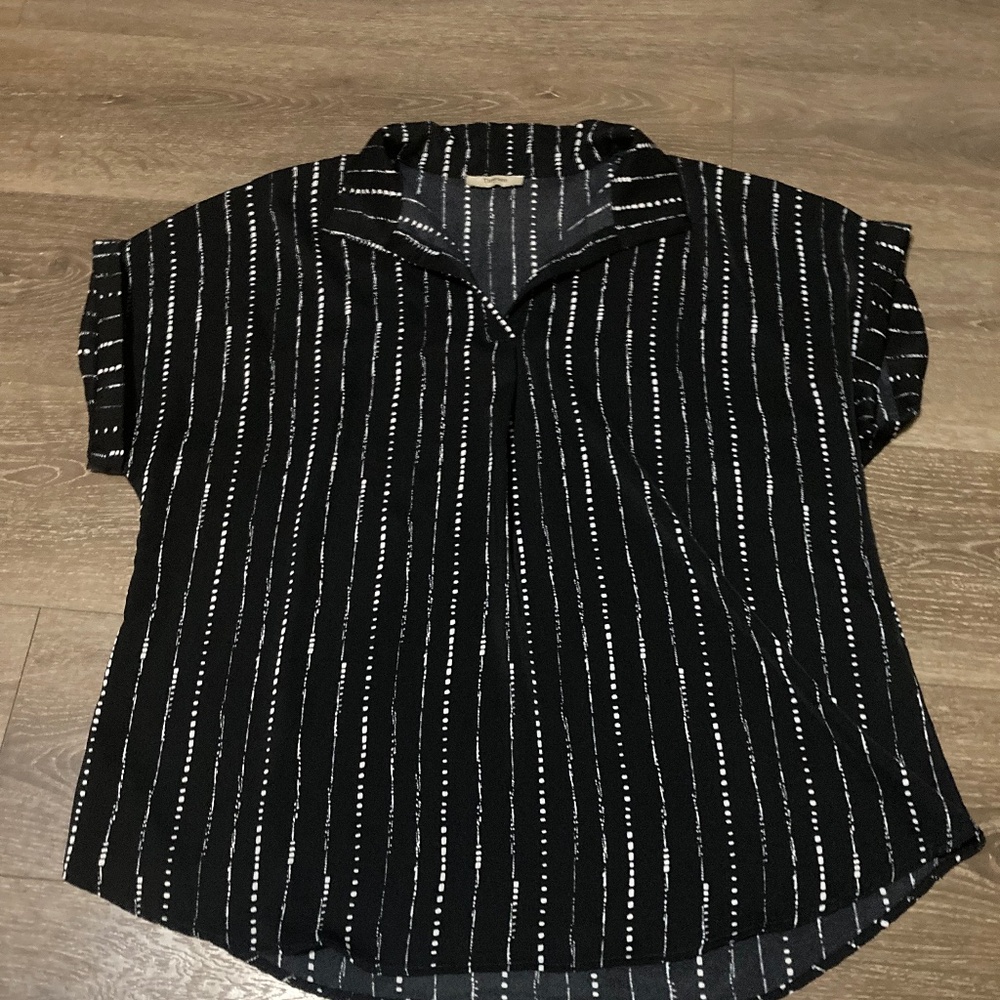 Timeson Women’s Short Sleeve Blouse Black & White Vertical Dot Stripe Sz XL